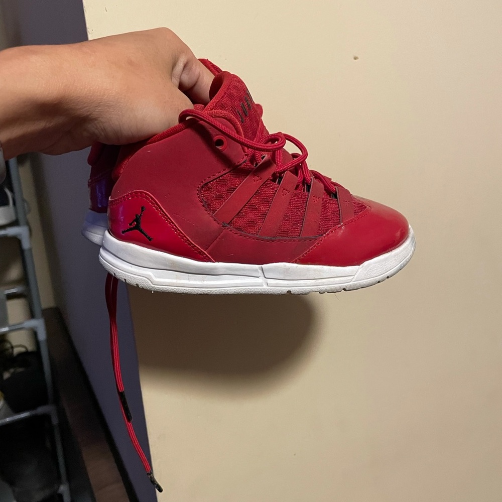 Boys Jordan sneakers size 9C